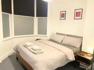 Cosy ground floor prenton flat close to Liverpool and Tranmere Football Club