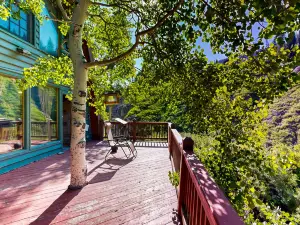 Creekside Chalet