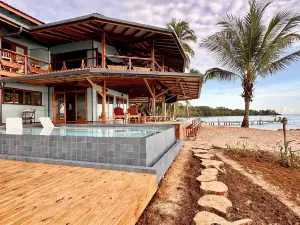 Bocas Beachfront Lodge