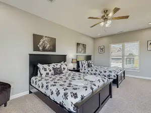 Charming Dog-friendly Lakefront Villa With Private Dock, Firepit, Stunning Views