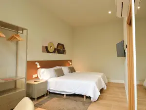 GUERNICA Suites Downtown