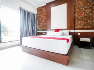 RedDoorz Plus Near Kualanamu Airport