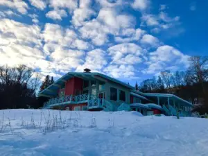 アラスカ ハルシオン ハイツ イン