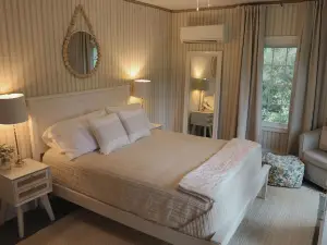 Hillside Haven: Luxe Farm Escape with 5BR - 2 King Bed - 2 Full Bath - Sleeps 10