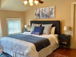 Perfect Lake Getaway-6 Bedrooms, Ideal Location and Never Ending Views