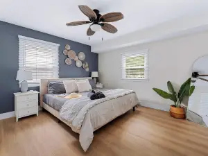 Luxury Annapolis Oasis:  Hot Tub, Fire Pit, Fully Fenced, Pet Friendly