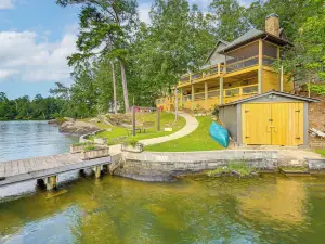 'Arcade Cove' - Lake Martin Home w/ Private Dock!