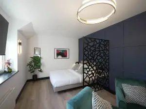 The Sixty 19 Stylish Studios and Apt.