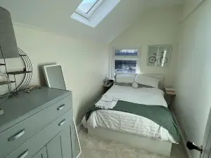 Spacious House in Guildford
