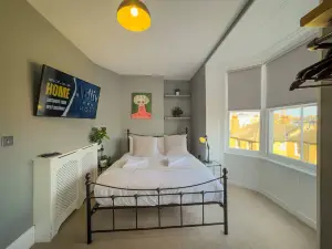 Stunning Sea View Georgian Retreat by ADLIV