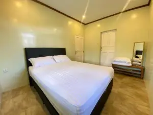 A Beautiful and Spacious Rumah Manado 2 Bedrooms with Bathrooms Villa Marion Tomohon