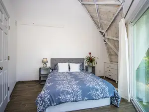 Room 03 - Lake Sumner