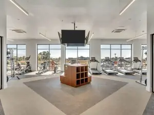 Upscale 2Br w Pool Gym Near Hill AFB