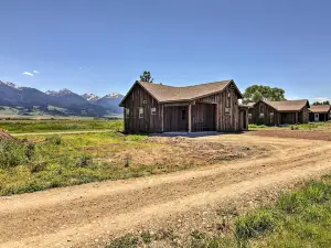 Peaceful Mtn Retreat ~ 43 Mi to Yellowstone!