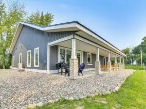 Dock & Panoramic Bay Views: Oconto Retreat!