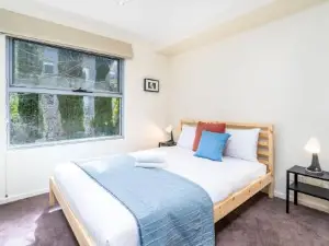 Modern 2Br 2BA Apartment Close to City and ANU - Hosted by Canstay