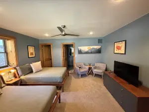 Hidden Cabin Retreat with Hot Tub in Lost City, WV