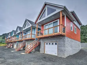 Yachats Gem w/ Private Beach Access, Views