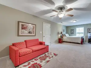 Pool Table & Patio: Cozy Lawrenceville Apt