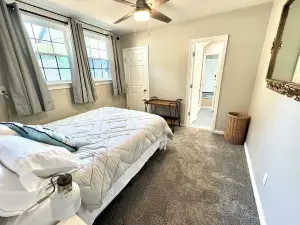 Burnside Boathouse – Cozy 5 Bedroom Lake Retreat Steps from Marina & Local Eats