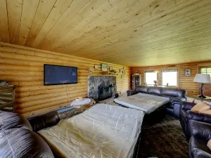 Rustic Cabin with Enormous Backyard and Marvelous Mountain Views in Buffalo, Wyoming
