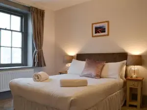 Grosvenor House Apt 3