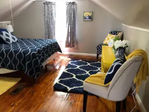 “Our little house on the corner” No cleaning fee and no Taxes all include.