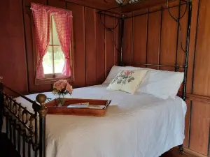 Rustic Early Settlers Cottage with incredible views