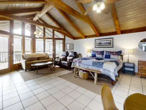 Riverview 1 Bedroom Cabin by RedAwning