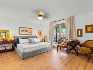 Spacious 4-beds South of Lexington AC, Sandy Private Beach Handicap accessible