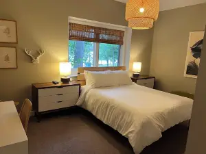 Contemporary Lakefront Condo @ Giants Ridge Ski, Golf, Beach, Bike