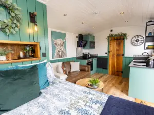Willows Rest - 1 Bed Shepherd's Hut - Pentlepoir