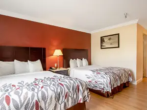 Red Roof Inn & Suites Monterey