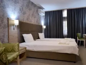 Green Hill Hotel