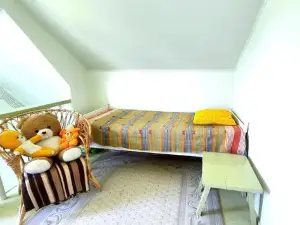 Villa Mummola Neljän makuuhuoneen asunto lähellä jokea
