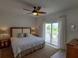 "Villa by the Sea" Ocean view 3 Bedroom / 3 Bath