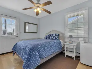 Lavallette Heart of Town 2 Family Beach Block 2 Bedroom Available!