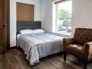 Brillion 2‑ Suite w/ Full Kitchen Near Ariens – Unit #2