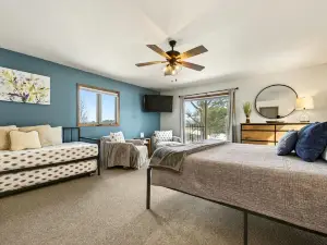 Aqua Aire Inn & Suites