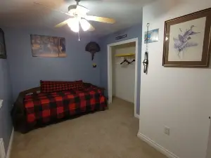 Spacious 2 Bedroom Guest house in the Country