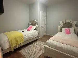 Short term lease/Fully Furnished Home with utilities.