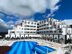 Roseıra Beach Resort