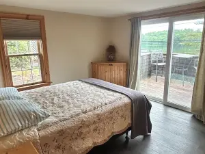 Newfound Lake Bristol, NH Lakefront Cottage