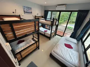 Boom Hostel Khao Sok