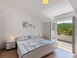 Modern Private Villa Bonaventura with Pool & Jacuzzi & BBQ for Families & Groups Near Split