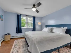 ~Booking Year-Round~ 3BR 2BATH Fully-Remodeled Lakeside Home