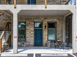 Historic 2-bedroom apartment with WiFi, AC in charming Batesville