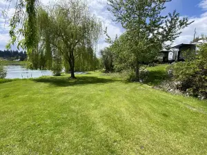 2022 5th Wheel RV, 2BD, Sleeps 6, Kootenai River Views/Access, Picnic Table