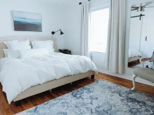 Renovated Home by Central Park-King Bed! Family Friendly. 2 Blocks to Beach!