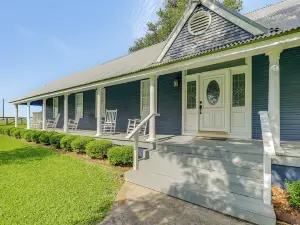 Fire Pit, Pickleball, Pool! Schulenburg Farmhouse